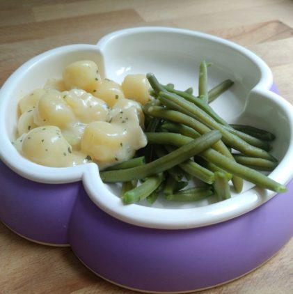 Gnocchis mit ziegenkaese sauce und gruenen bohnen