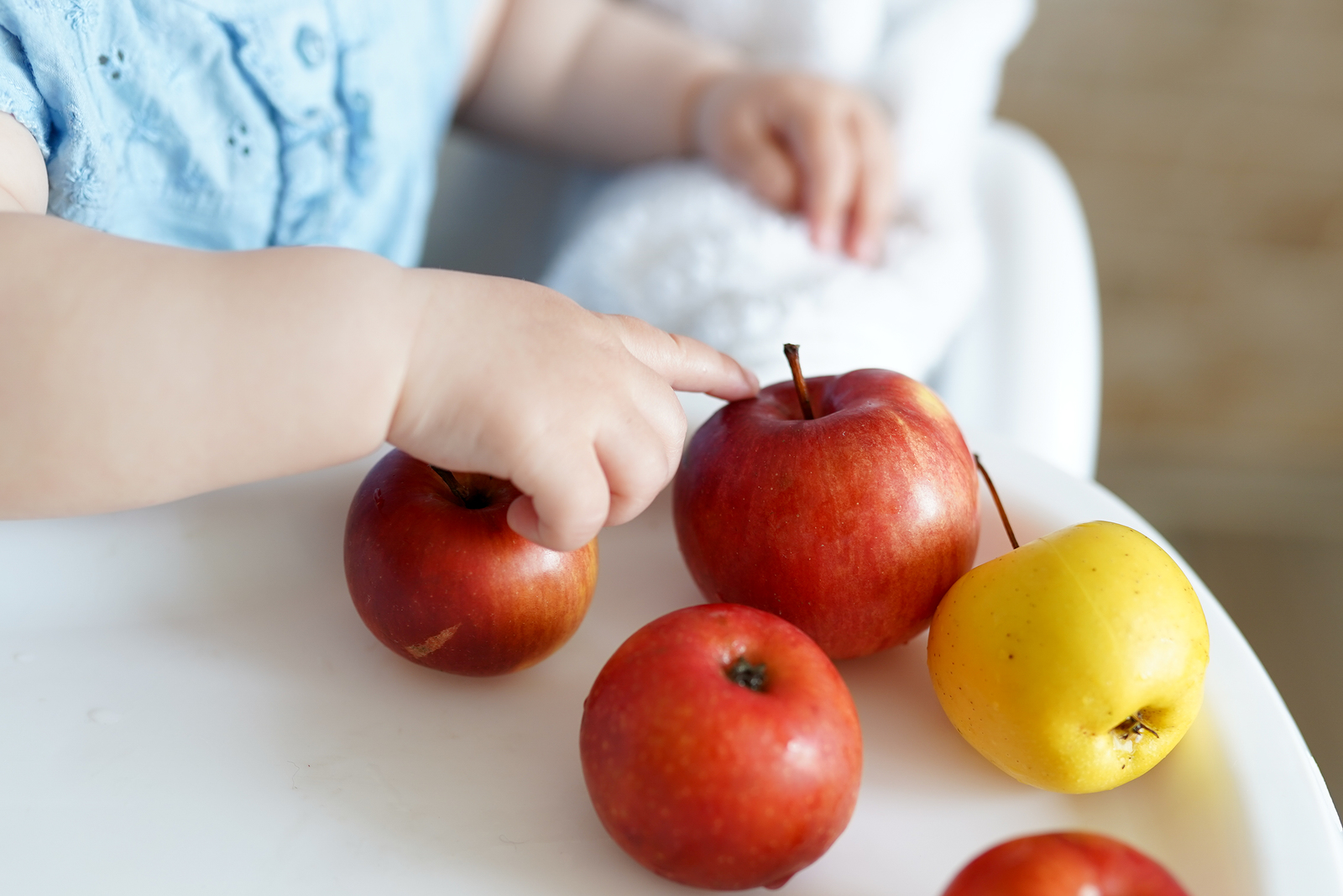 Ab wann dürfen Babys Apfel essen? | Babyled Weaning