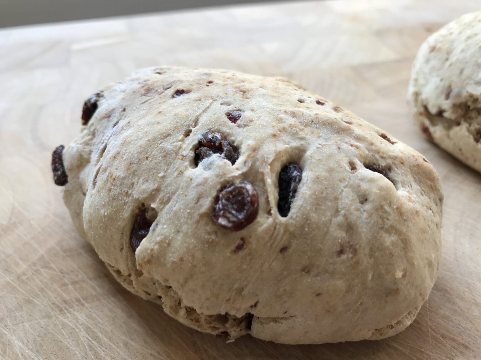 Rosinenbrötchen ohne Hefe und Zucker | Babyled Weaning Familienrezept