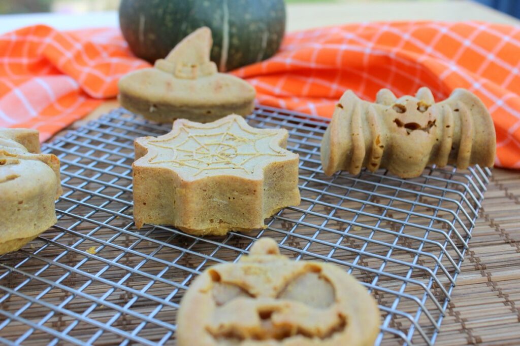 Süßer Halloween Snack: Küchlein mit Kürbis