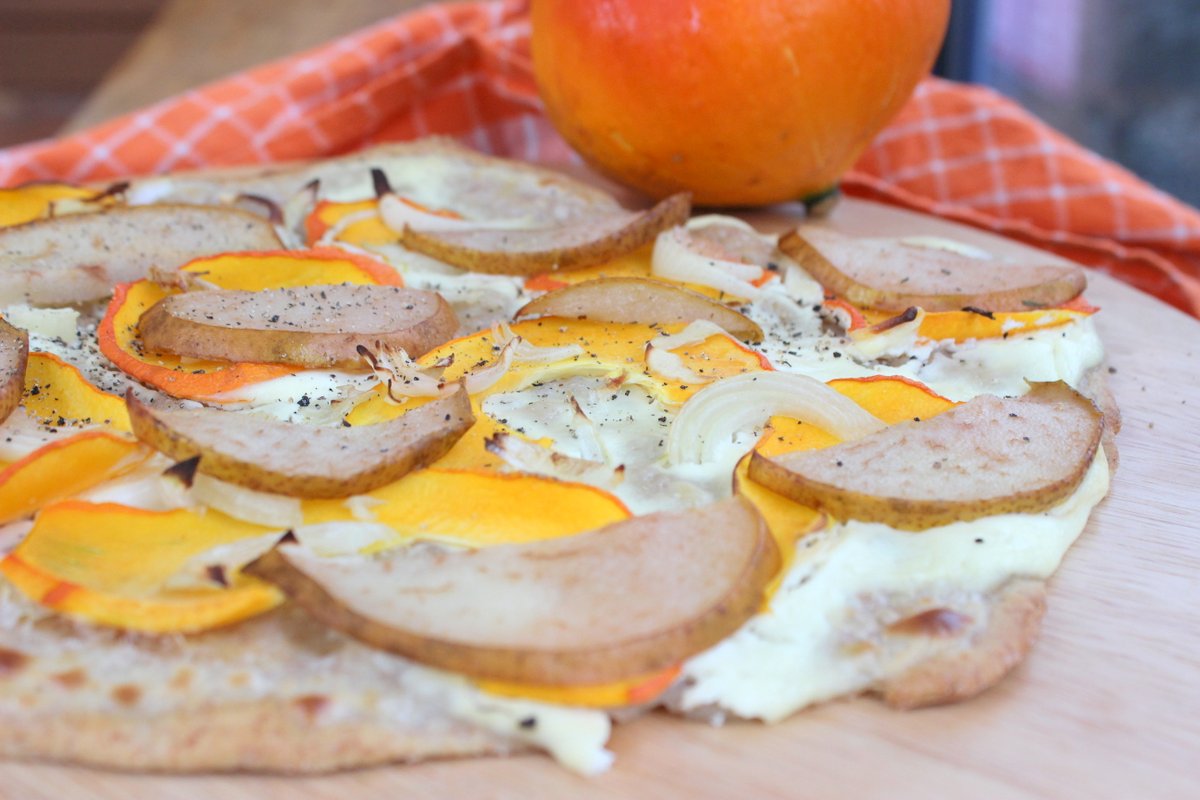Flammkuchen für Babys mit Kürbis und Dinkelmehl
