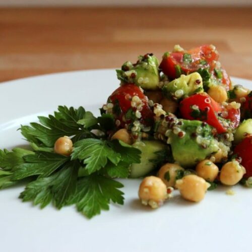 quinoa-kichererbsen salat