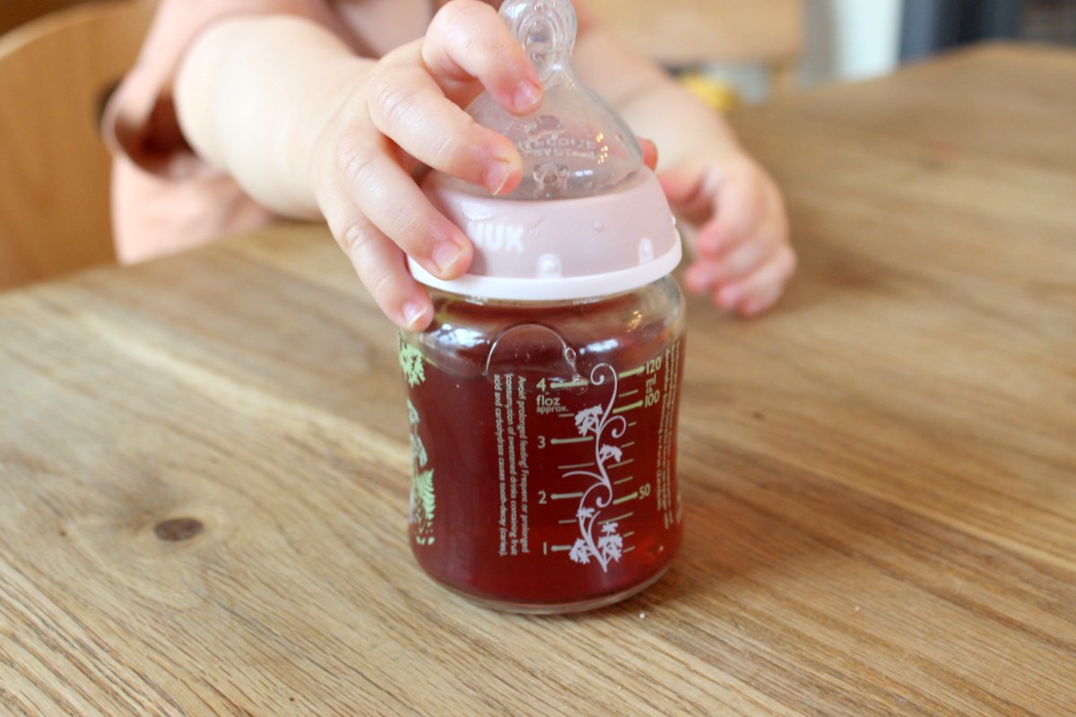 ab wann dürfen babys früchtetee trinken